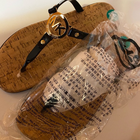 💥💥💥Michael Kors Charm Jelly Sandals💥💥💥 - Picture 2 of 3